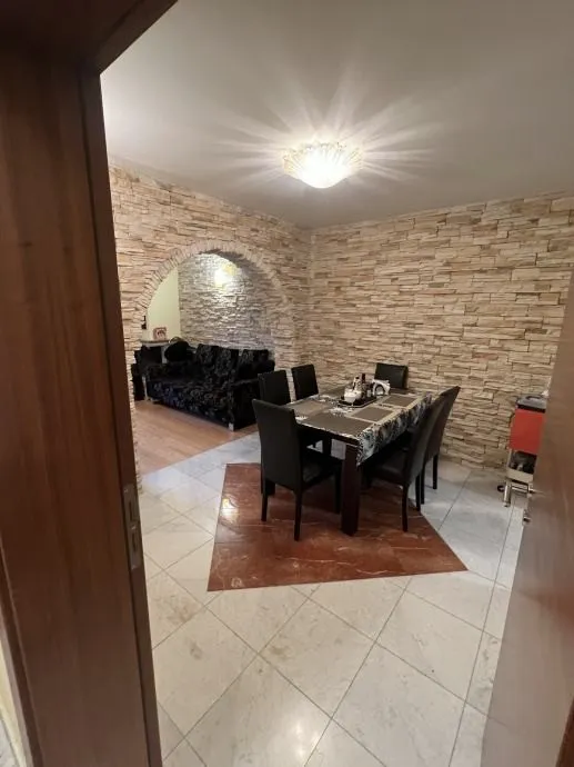 predivna kuća s tri apartmana u centru grada, 150m od mora, opatija - slika 5