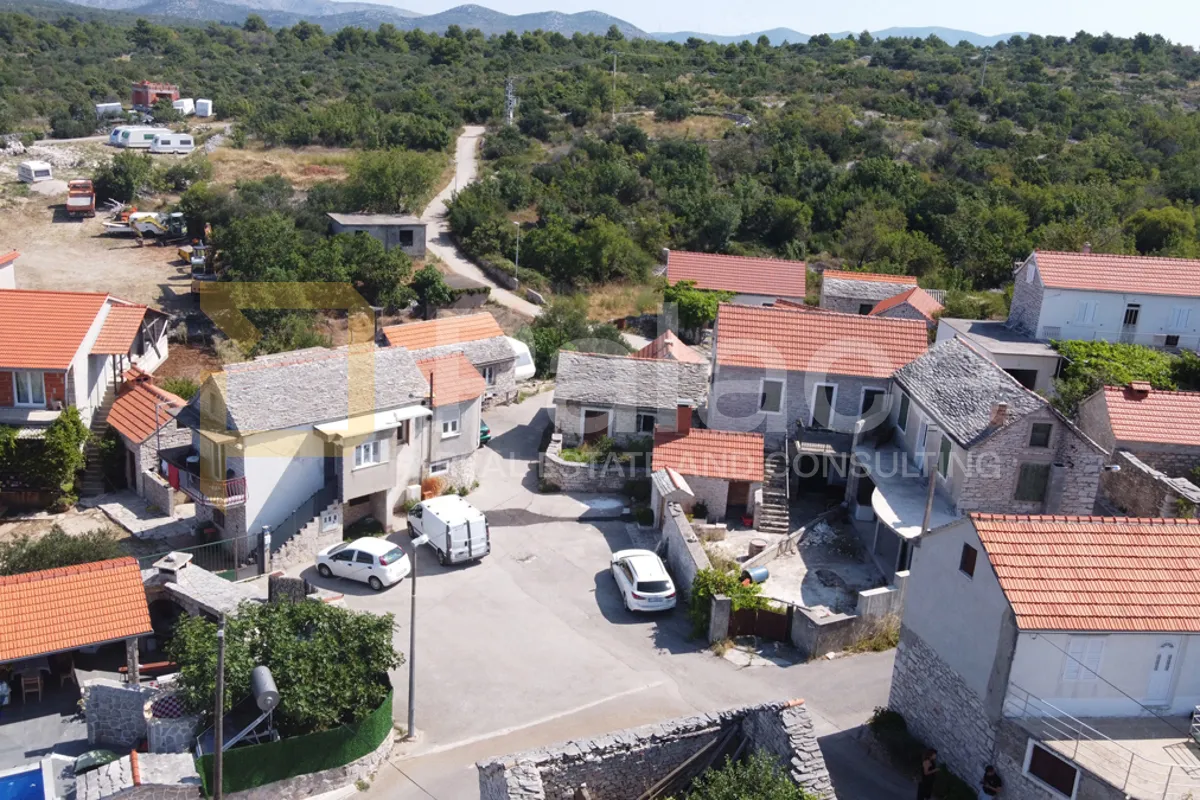 kamena kuća s pripadajućim građevinskim zemljištem - slika 2
