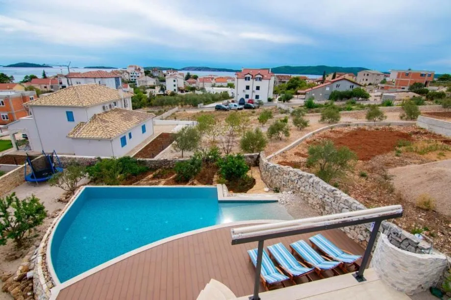 luksuzna vila s bazenom i pogledom na more, brodarica, 375 m2 - slika 14