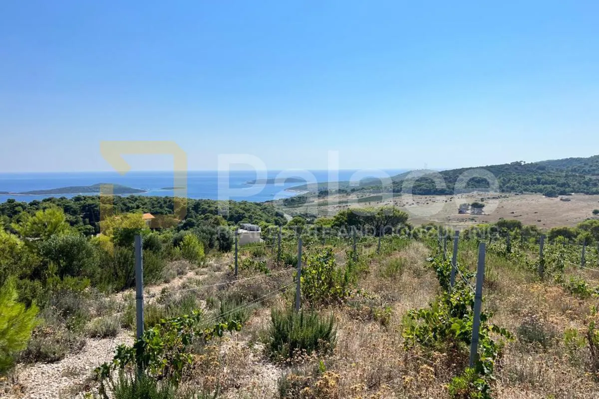 poljoprivredno zemljište s kućicom, 13.698 m² – vis, smokova - slika 2