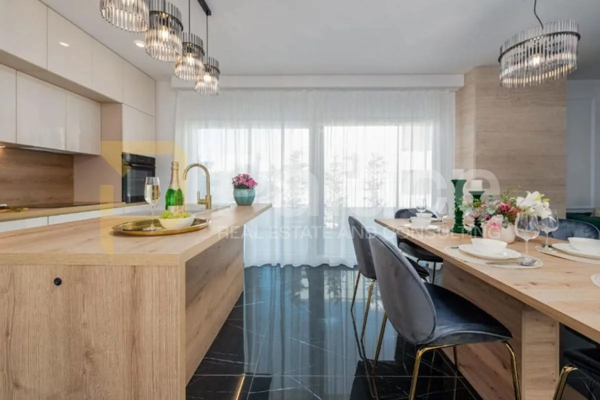 odmah useljiva dvojna villa 60 metara od mora - slika 18