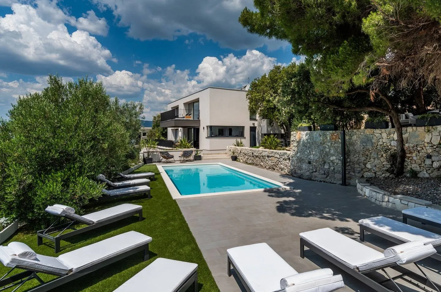 moderna villa za dugoročni najam - slika 1