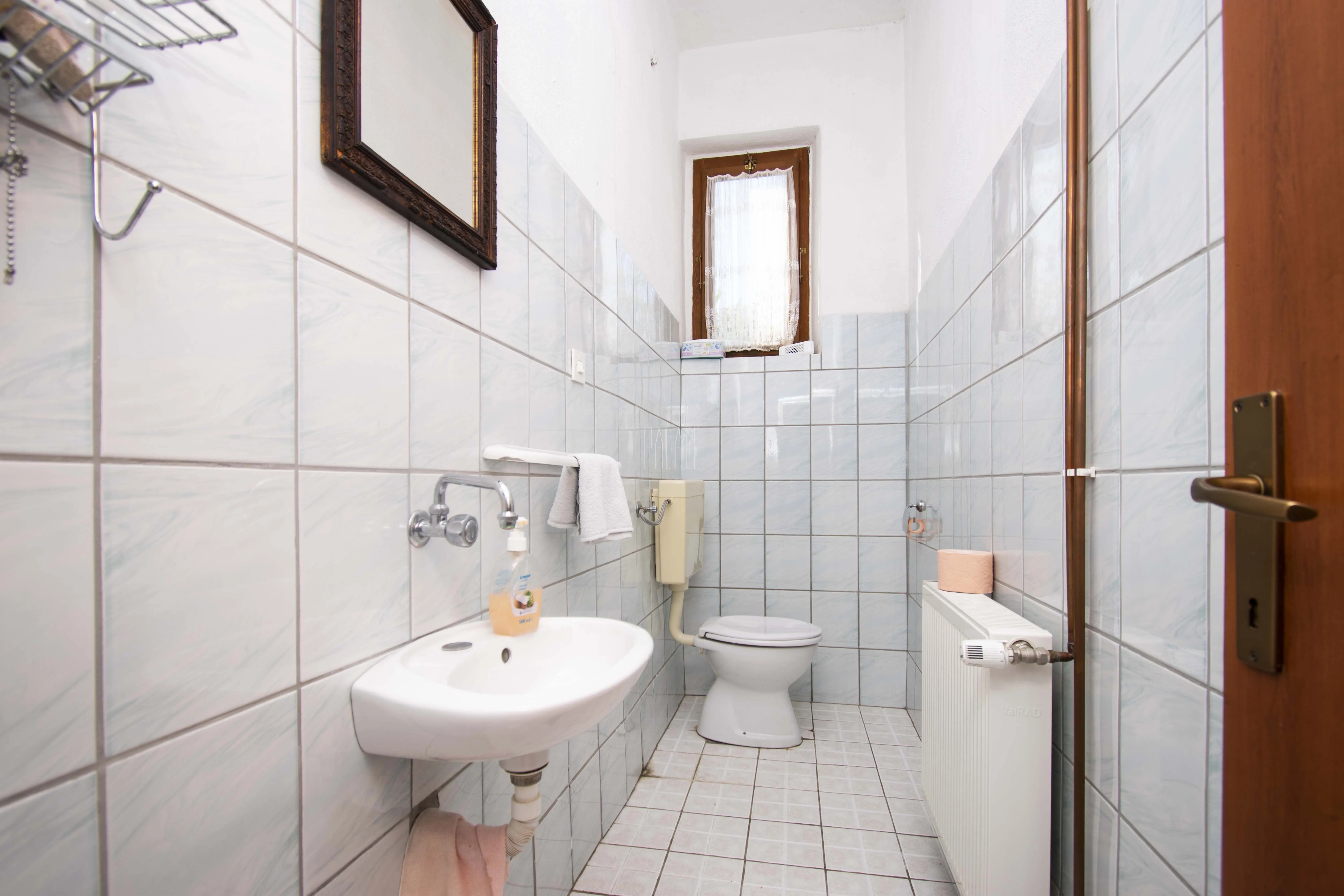 kuća s potkrovljem i okućnicom u zaleđu vodica, 300.00 m2 - slika 19