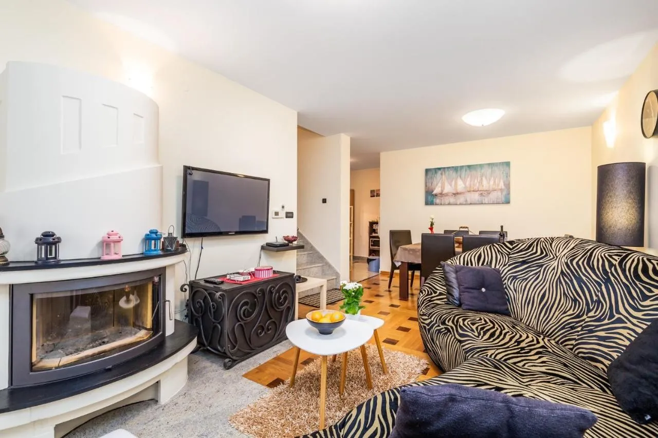 predivna vila s tri prostrana apartmana i bazenom, opatija, 420m2 - slika 22