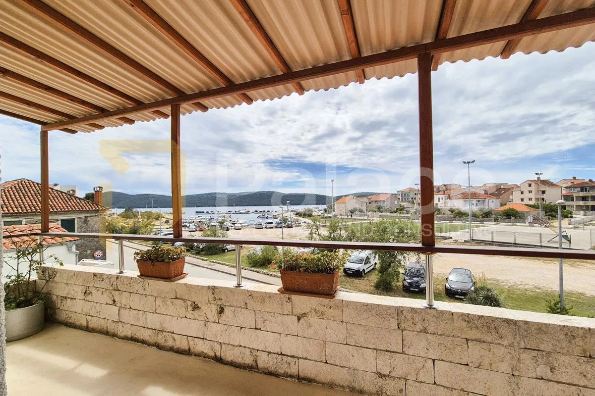 kuća s restoranom i dva stana – prvi red do mora, zablaće - slika 14
