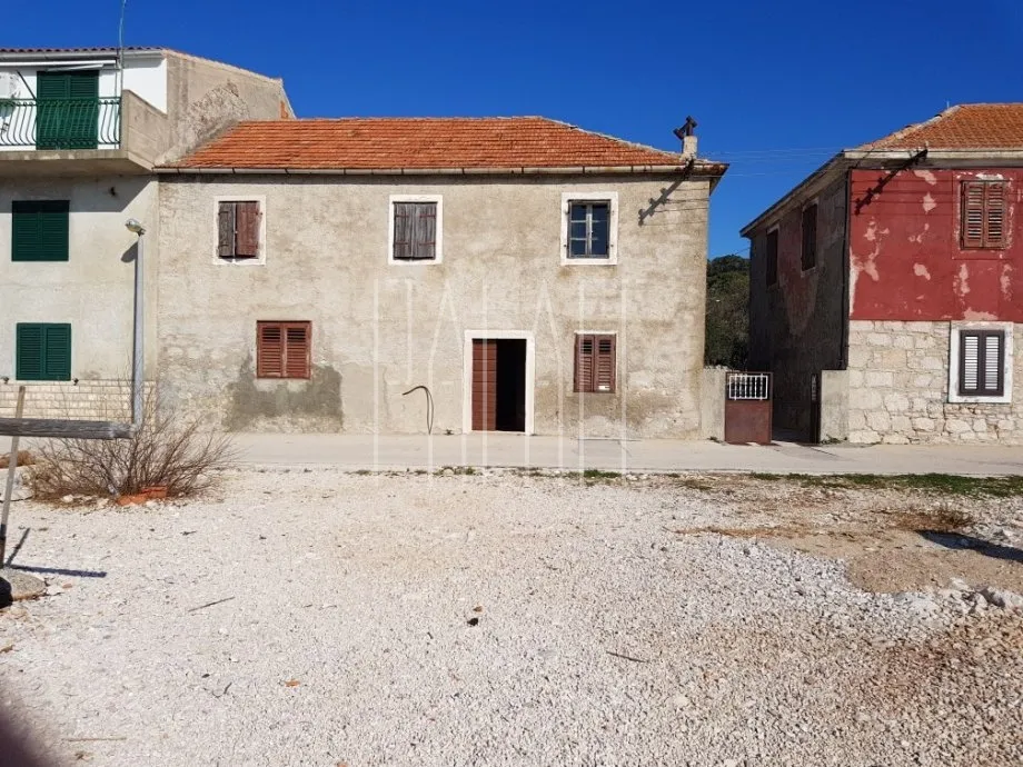 *mirna lokacija 1.red do mora *kamena kuća: kaprije, katnica, 150 m2 - slika 2