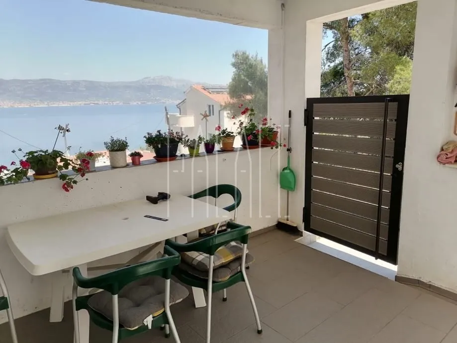 dva stana s panoramskim pogledom na trogirski zaljev: otok čiovo - slika 2