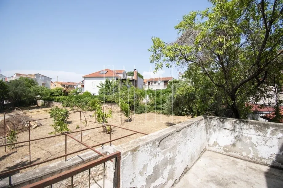 prekrasan povijesni ljetnikovac s perivojem u centru vodica, 180.00 m2 - slika 19