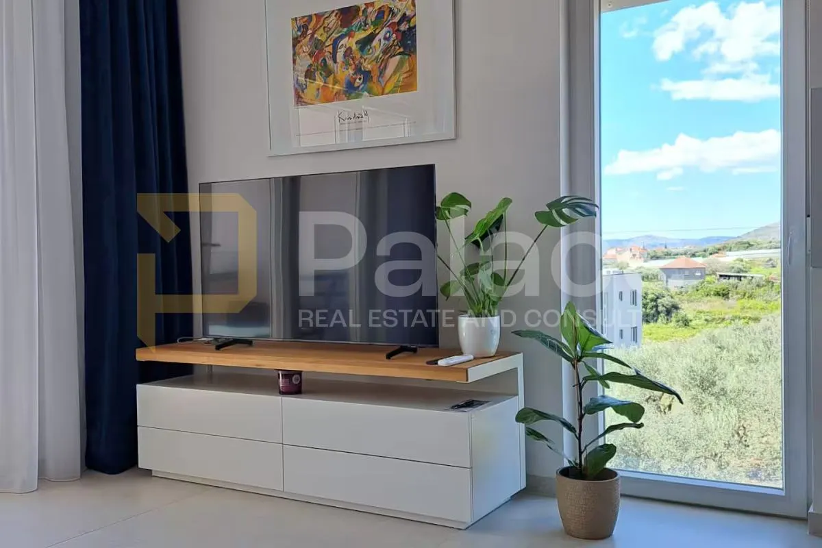 luksuzni stan 55 m² s privatnom krovnom terasom i jacuzzijem – trogir - slika 2