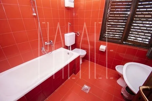 vila u mirnoj uvali s pogledom na cijelu rogoznicu - slika 14