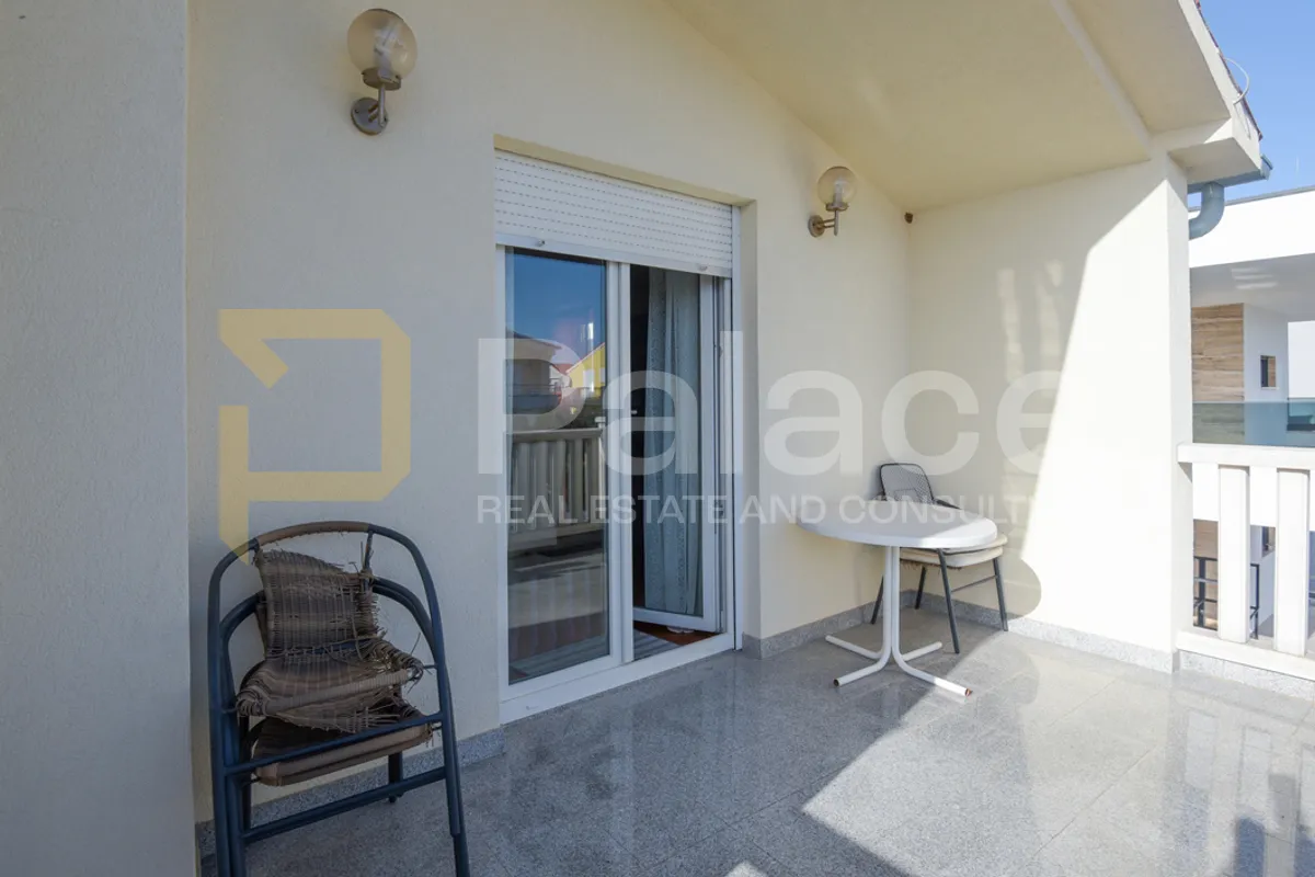 prekrasna kuća s 3 stana, pogledom i velikom okućnicom, vodice 370 m2 - slika 22