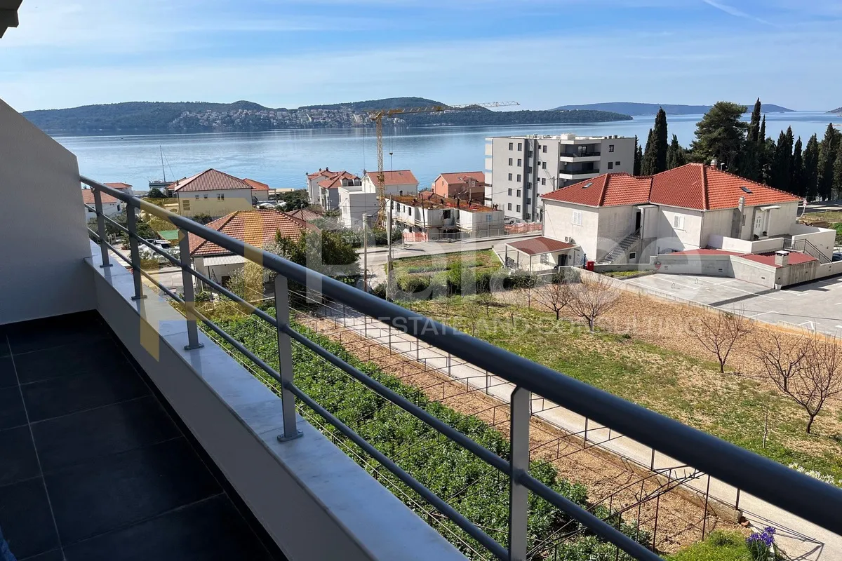 namješten stan s pogledom na more, seget donji, 79.50m², 2. kat - slika 9