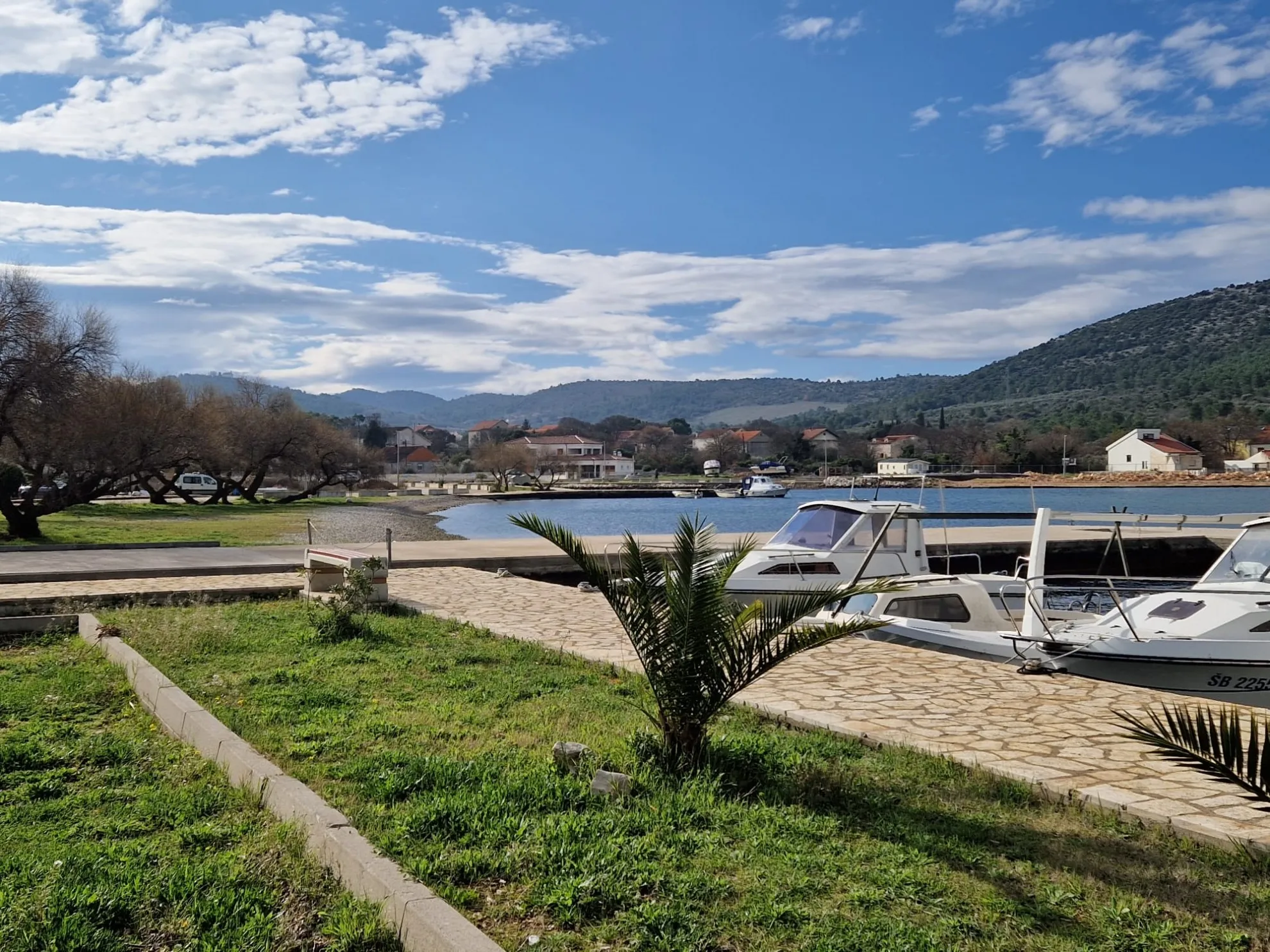 prekrasan građevinski teren blizu mora, bilice, 1000 m2 - slika 3