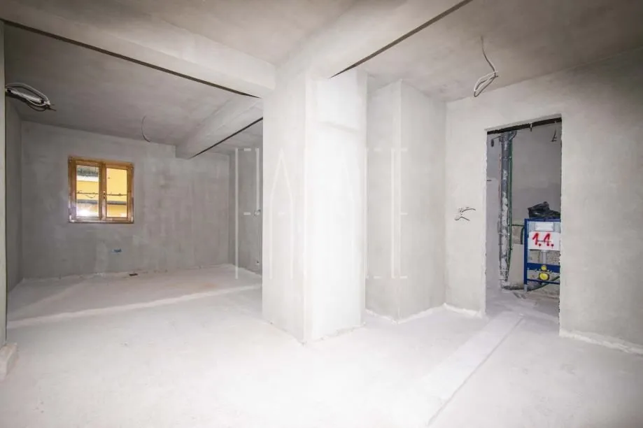 restoran s četiri stana u centru pakoštana, 550.00 m2 - slika 12