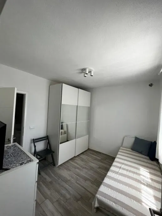 renovirana kuća samo 40m od mora, krvavica - slika 7