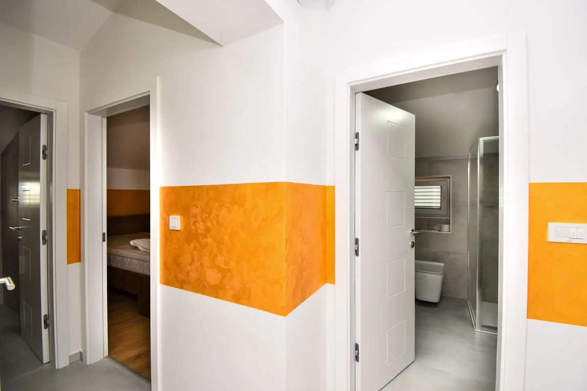 super ponuda: nova kuća s 2 stana i bazenom, vodice, čista mala, 245m2 - slika 20