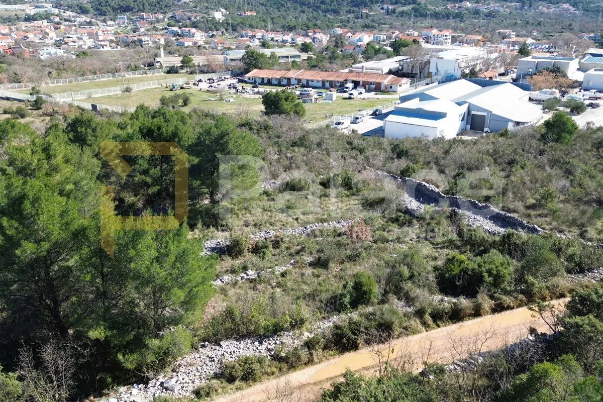 bilice: građevinsko zemljište gospodarske namjene 1442m2 - slika 5