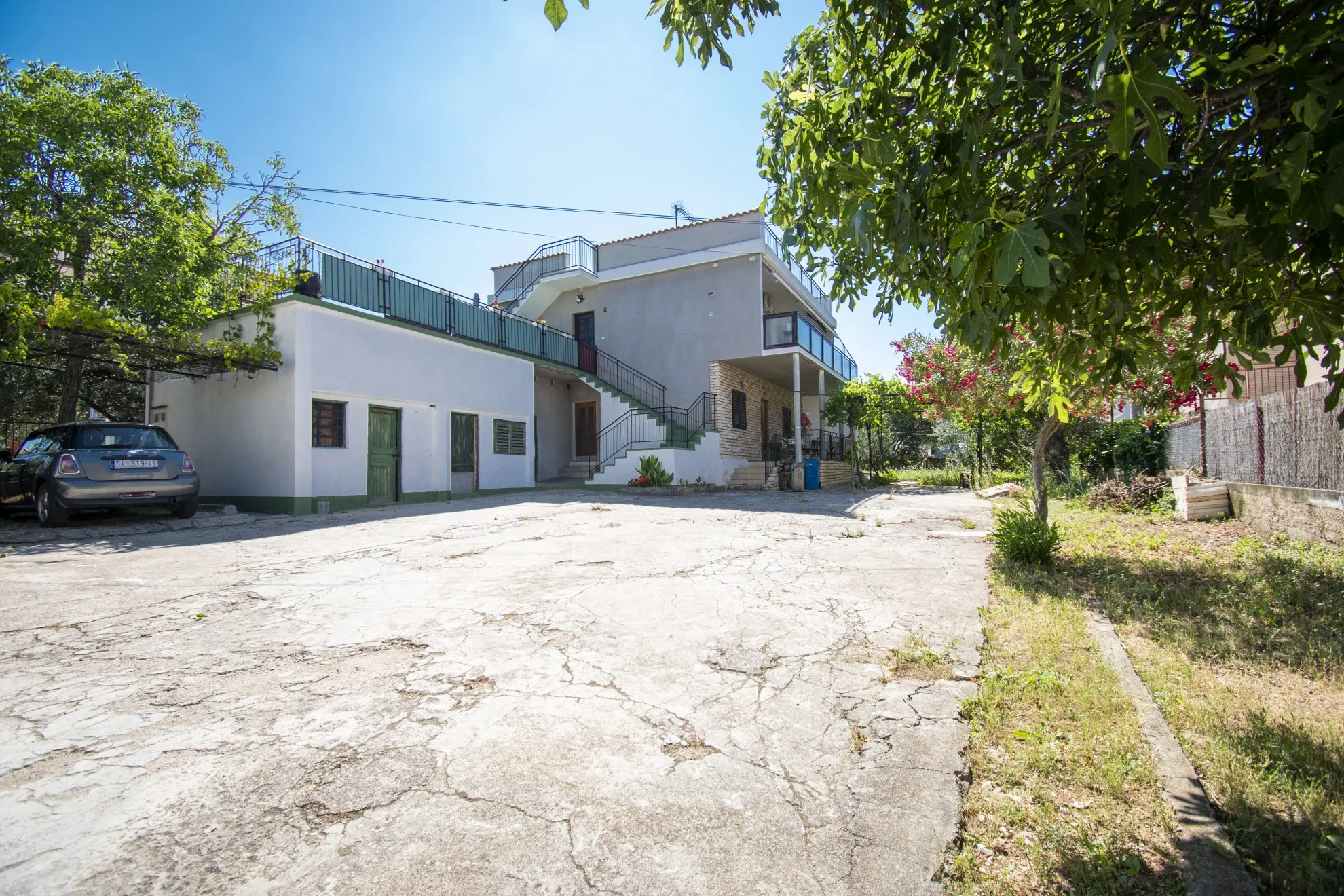 predivna kuća nedaleko od mora, 284 m2 i dvorište 650 m2 - slika 2