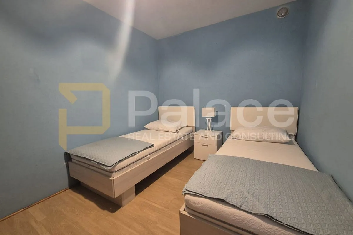 kuća s tri apartmana 80 m od mora! - slika 3