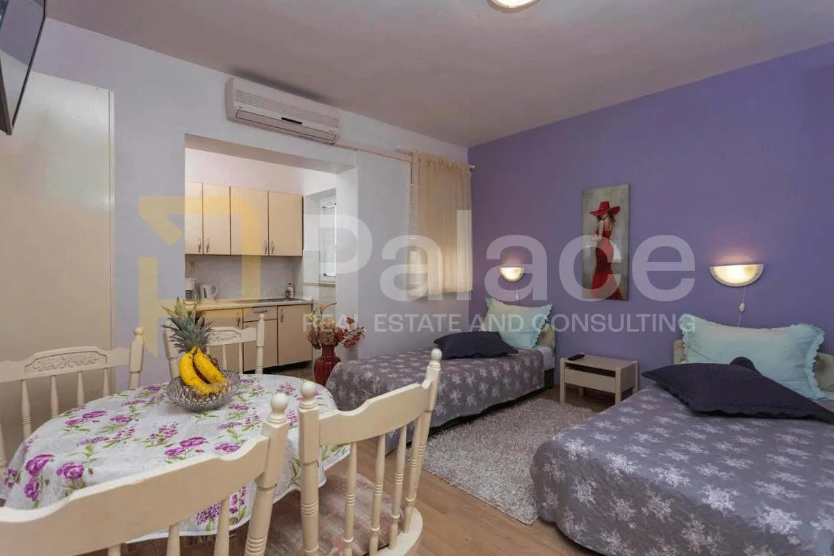 *prekrasna kuća s apartmanima, tučepi* - slika 8