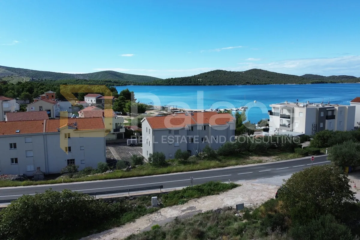 Građevinski teren samo 100 m od mora, Žaborić-Jasenovo, 3170 m2 - Žaborić, Šibenik