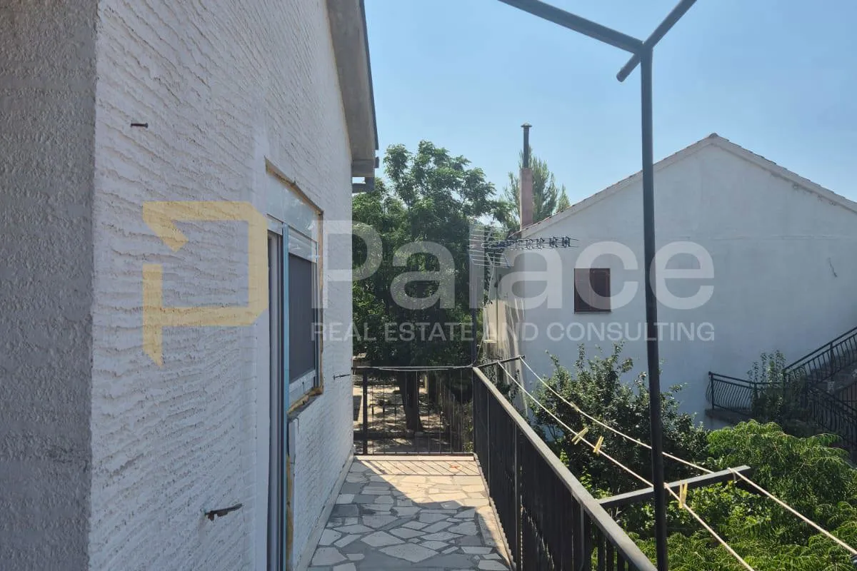 kuća 221 m² na dvije etaže + vrt 154 m² + stan 14 m² - slika 20