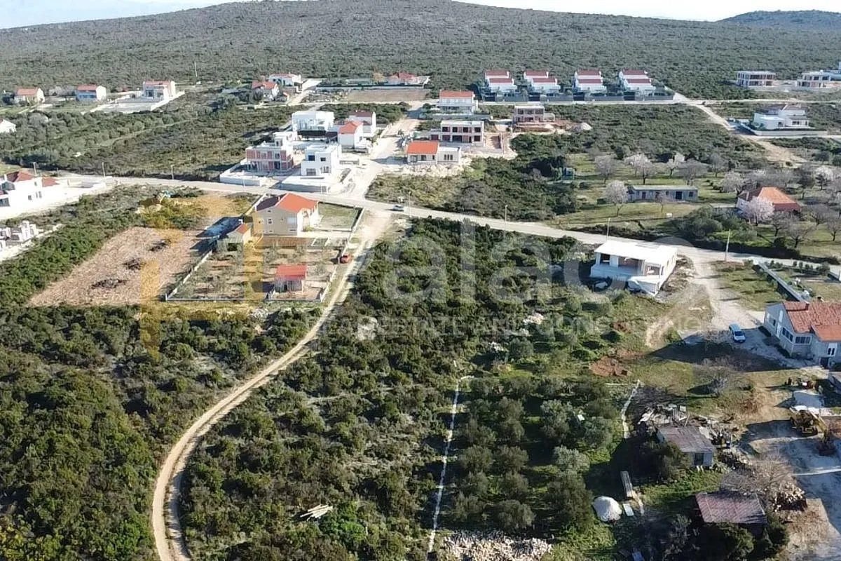 debeljak : građevinsko zemljište s dozvolom za kuću s bazenom 1049 m2 - slika 3