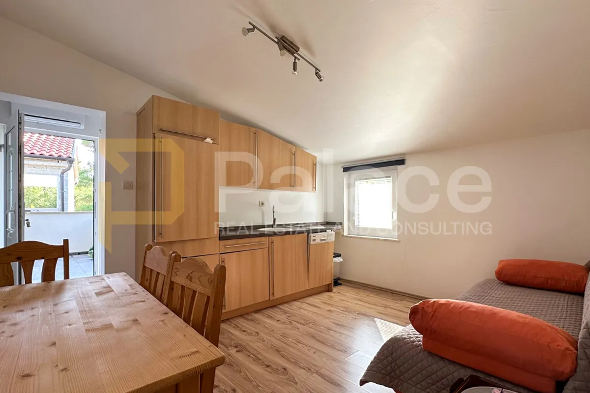 prilika apartmanska kuća na viru 200m2 - slika 10