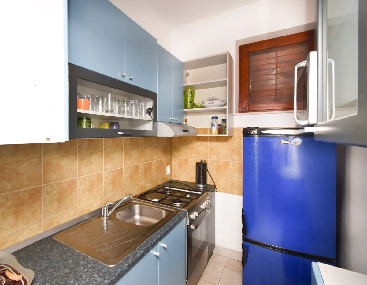 veliko imanje s kućom prizemnicom, nedaleko mora, murter-jezera 360 m2 - slika 7