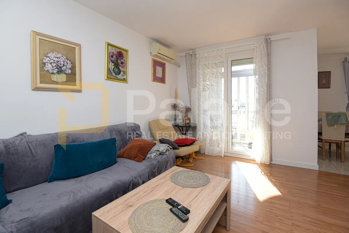Skladno uređen trosoban stan u zgradi, Šibenik-Krvavice 74,6 m2