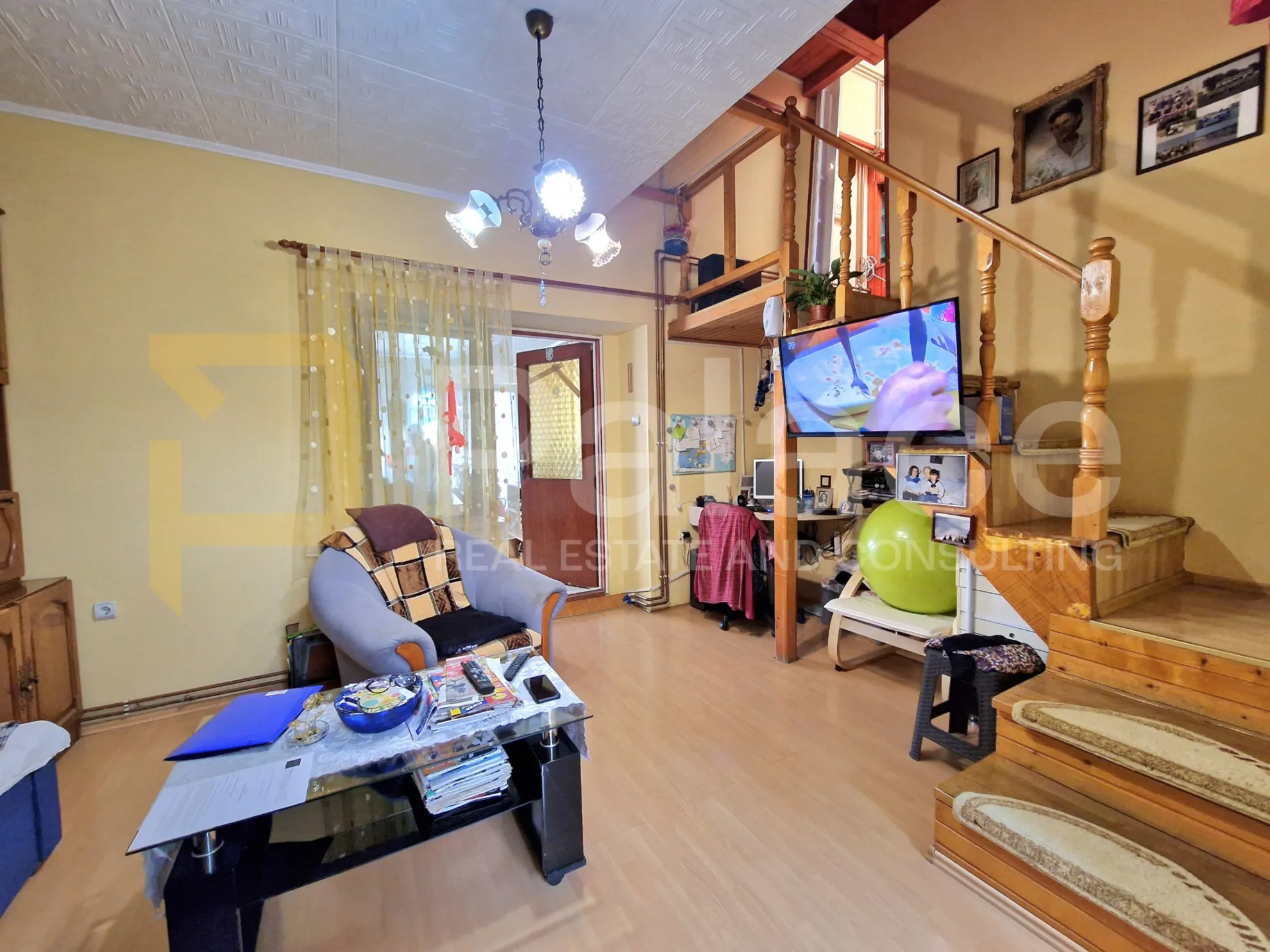 dvorišni stan s garažom i dodatnim stambenim prostorom, 150m2, centar - slika 7