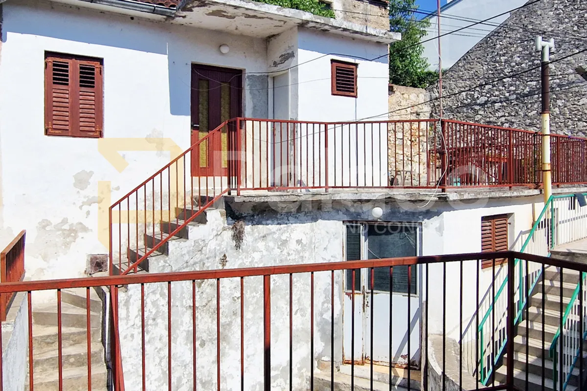 kuća za renovaciju u centru zatona kod šibenika, 30 m od mora, 100 m2 - slika 17