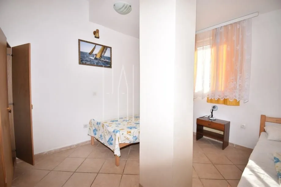 dva stana u prizemlju kuće s parkingom, vodice, 107.00 m2 - slika 9