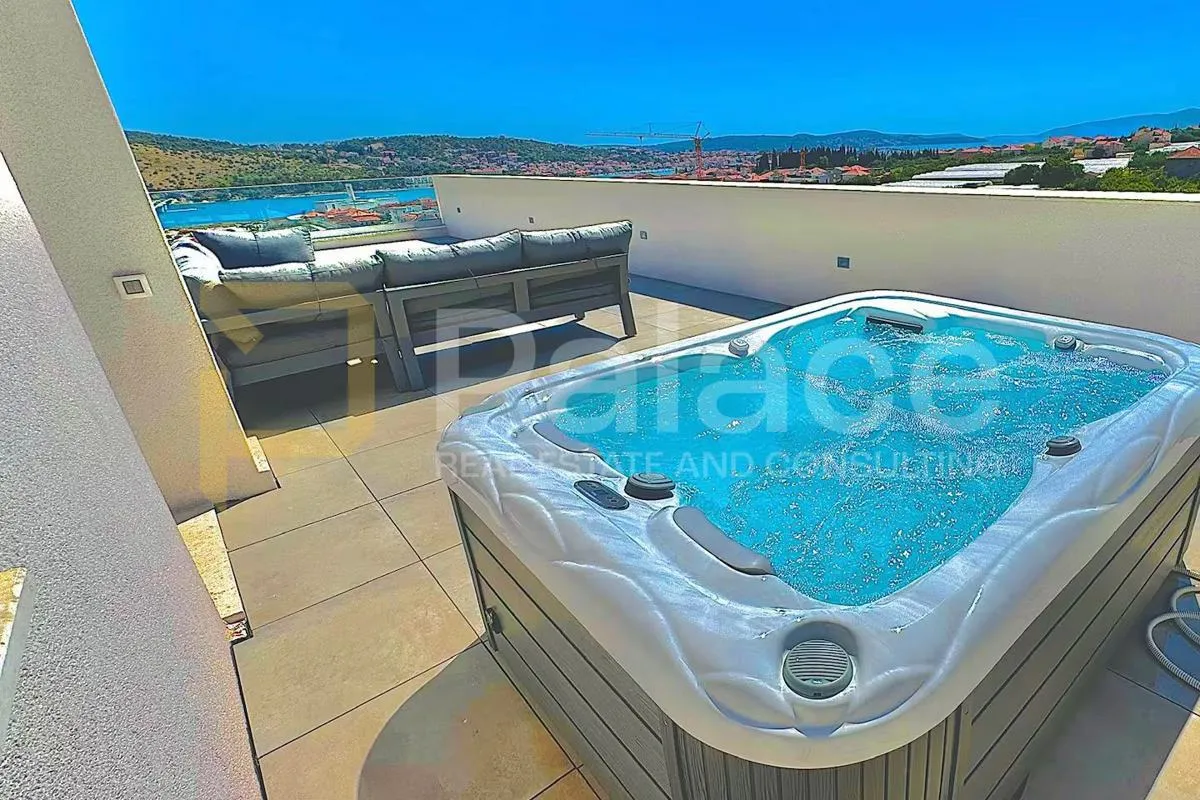 luksuzni stan 55 m² s privatnom krovnom terasom i jacuzzijem – trogir - slika 10