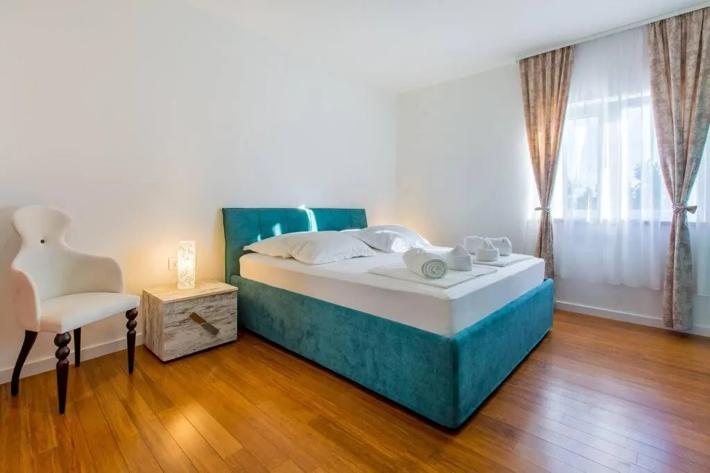 raskošna vila s pogledom na more, lokva rogoznica, omiš - slika 15