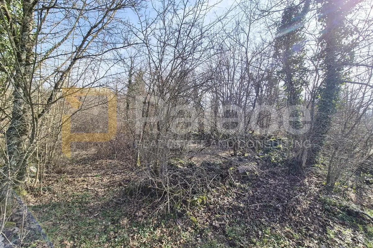 prodaja zemljišta 582 m² – brgud, izvrsna lokacija - slika 2