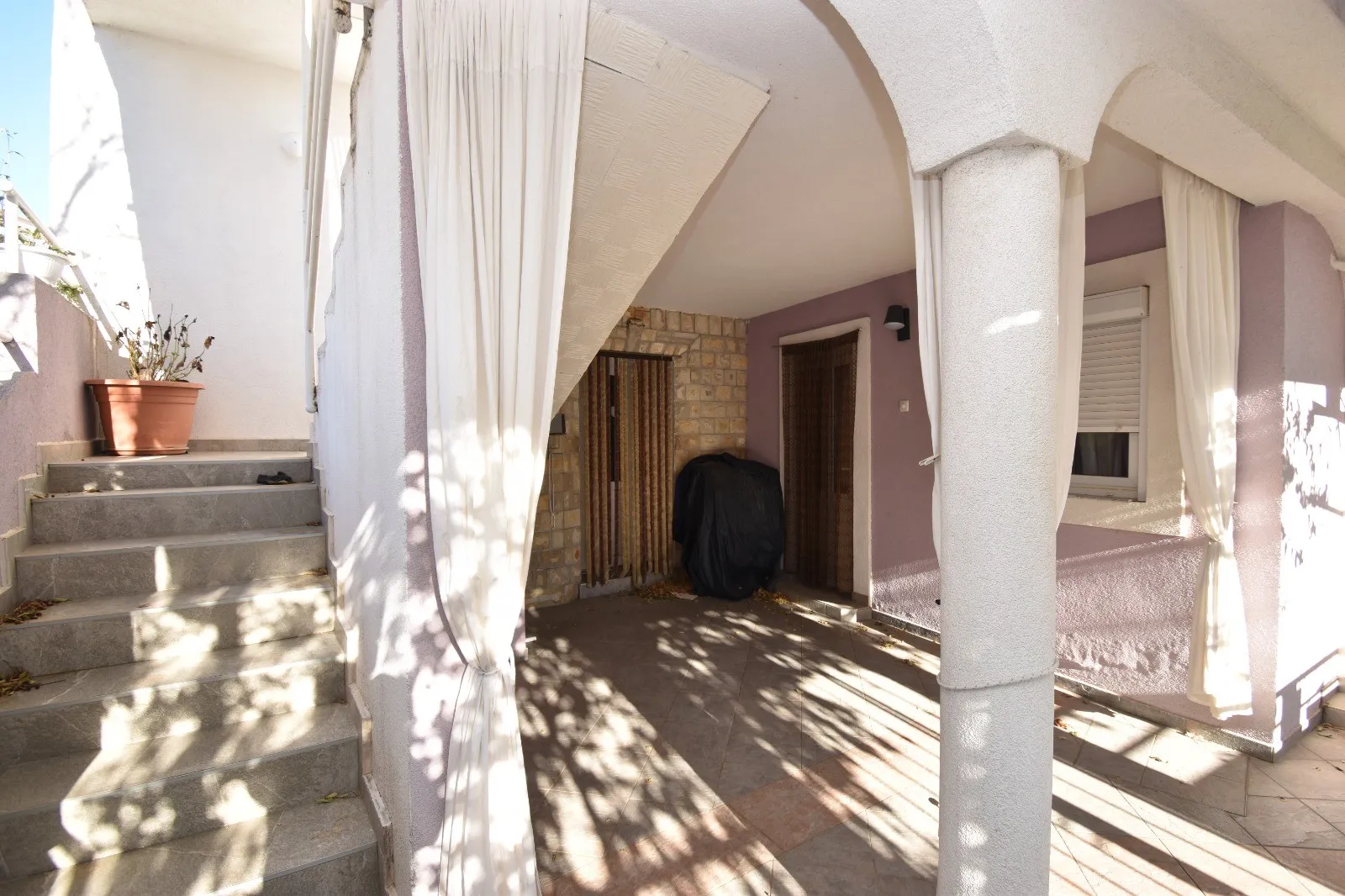 useljiva kuća s 3 apartmana blizu mora, žaborić, 183 m2 - slika 2