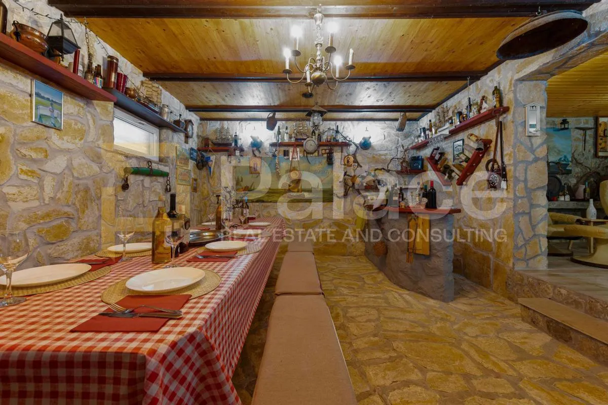 prodaje se prekrasna kamena vila s bazenom nadomak zadra - slika 23