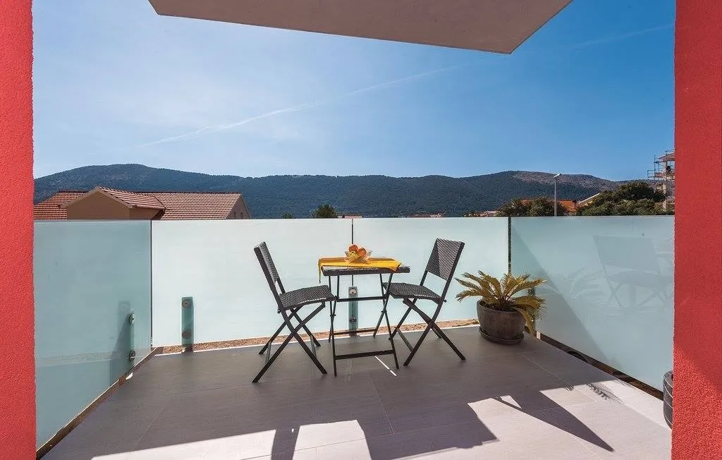 samostojeća kuća s apartmanima blizu plaže, grebaštica 270 m2 - slika 8