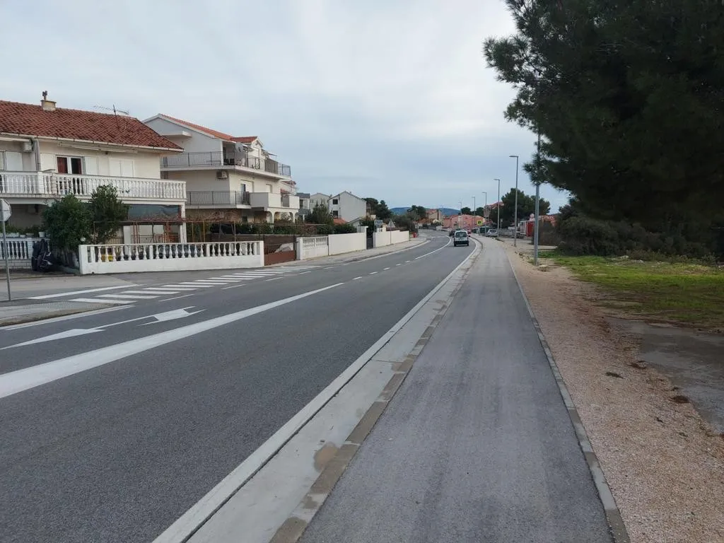 objekt na odličnoj lokaciji, brodarica - slika 7