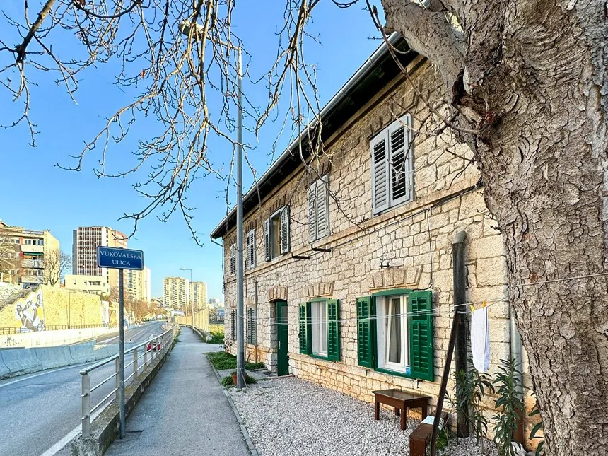 renovirani dvoetažni stan s4 u manjoj zgradi: šibenik-centar, 70 m2 - slika 3