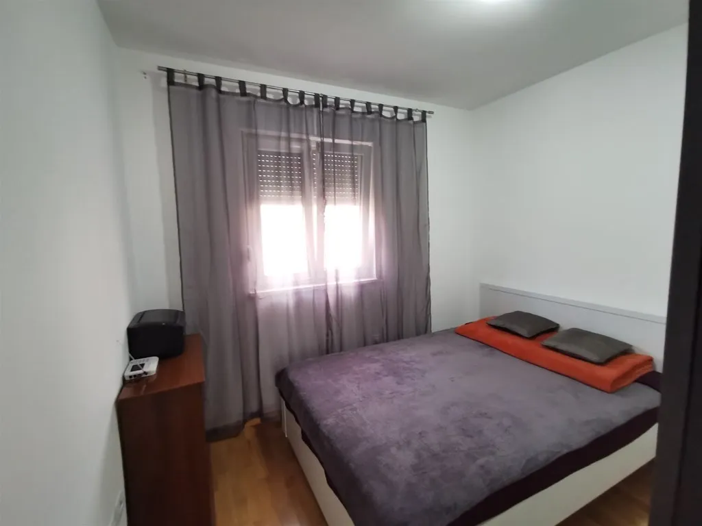 predivan, kompletno namješten stan s garažom i parkirnim mjestom - slika 15
