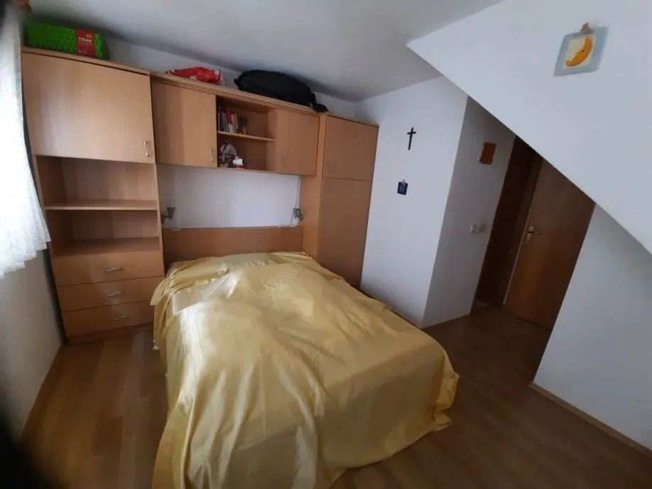 kuća u centru: tribunj, katnica, 120.00 m2 - slika 10