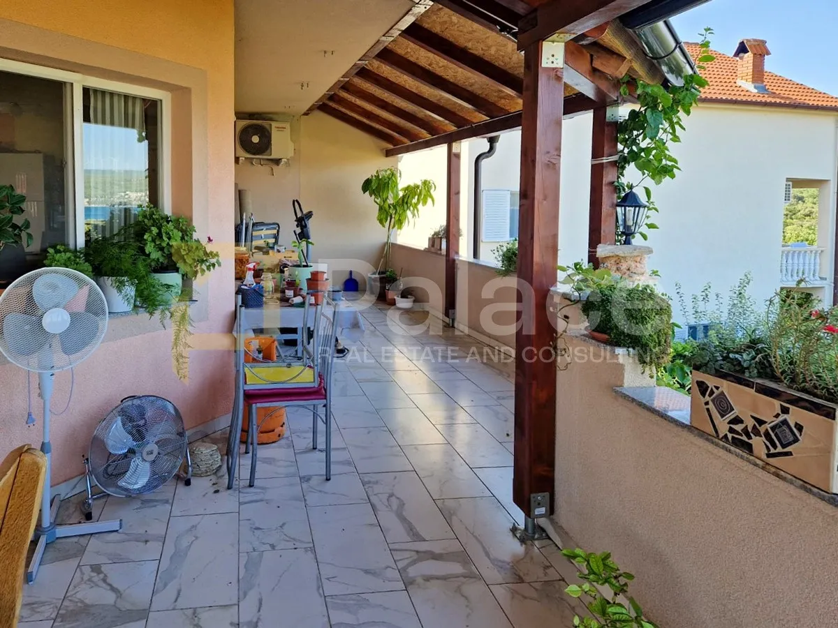 kuća sa 5 apartmana i prekrasnim vrtom - slika 9