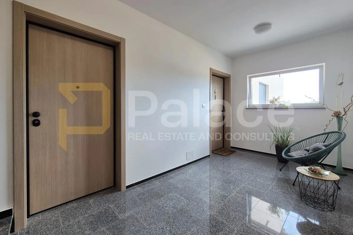 luksuzni penthouse s pogledom na more i garažom u pomeru - slika 10