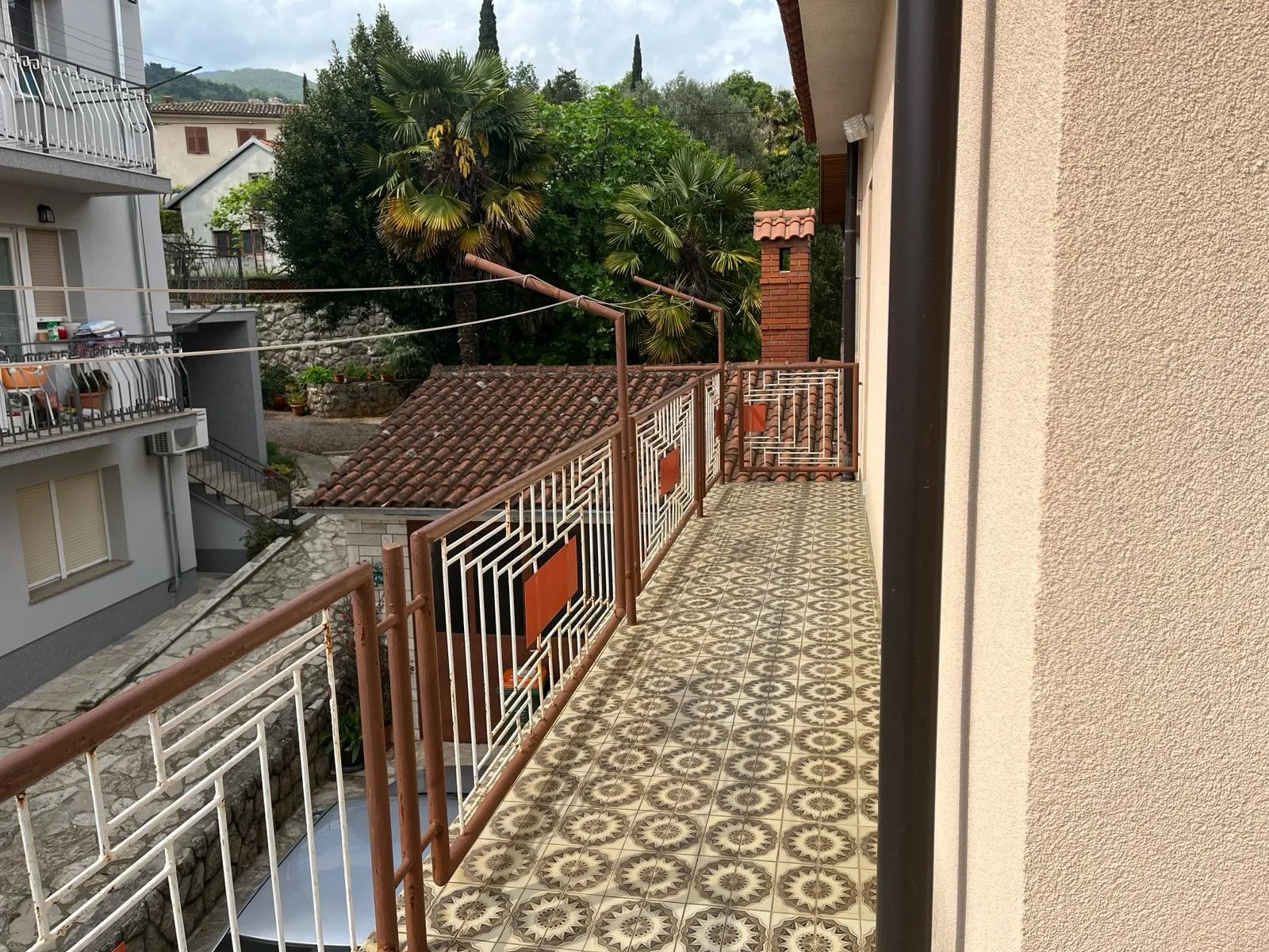kuća sa 3 stana, garaža i velika konoba, 200 metara od mora, lovran - slika 3