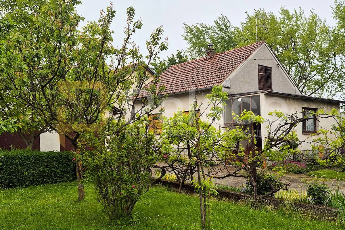 Centar Velike Gorice kuća na parceli od 828m2 s velikim potencijalom - Velika Gorica