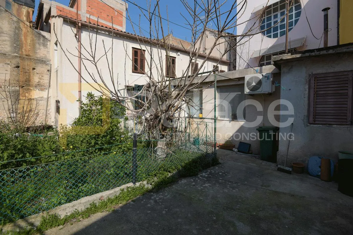 šibenik, centar: dvije kuće s pomoćnim objektom velikog potencijala - slika 15