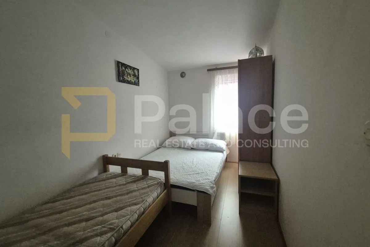 kuća s tri apartmana 80 m od mora! - slika 8