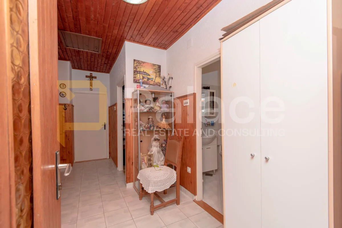 kuća s četiri stambene jedinice 325m2 - vodice - slika 22